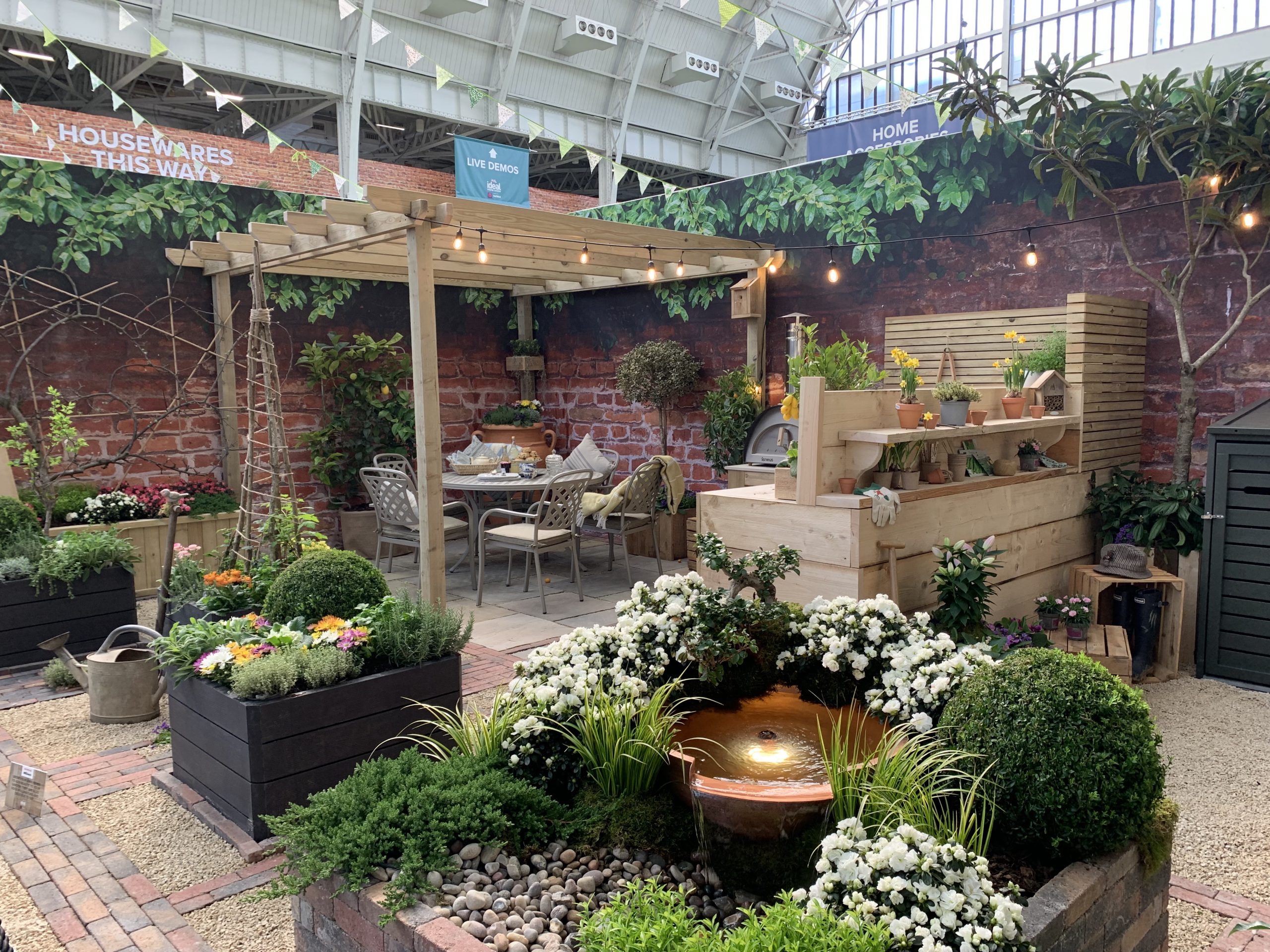 Outdoor cooking and dining at the Ideal Home show